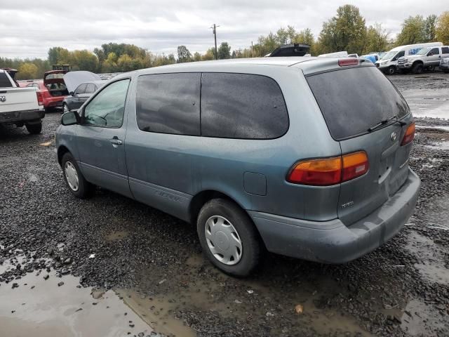 2000 Toyota Sienna CE