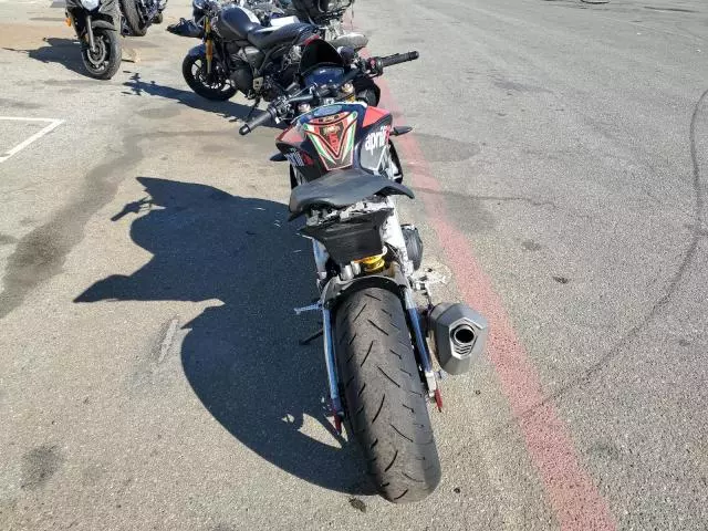 2017 Aprilia Tuono V4 1100 RR