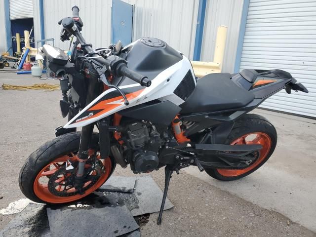 2021 KTM 890 Duke R