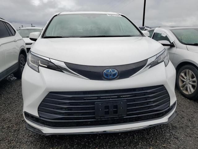 2022 Toyota Sienna LE