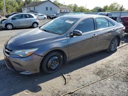 Carros dañados por inundaciones a la venta en subasta: 2015 Toyota Camry Hybrid