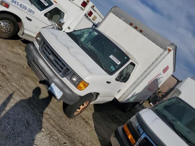 2004 Ford Econoline E350 Super Duty Cutaway Van