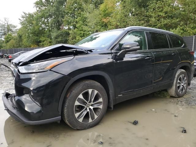 2022 Toyota Highlander Hybrid XLE