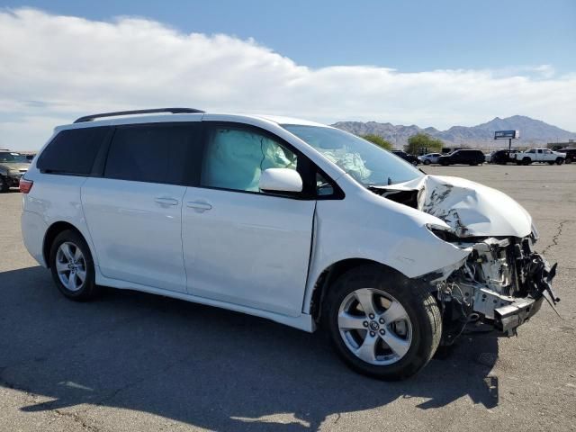 2018 Toyota Sienna LE