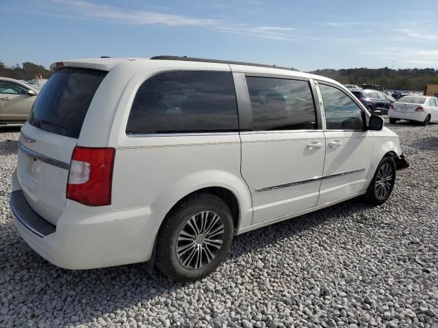 2013 Chrysler Town & Country Touring