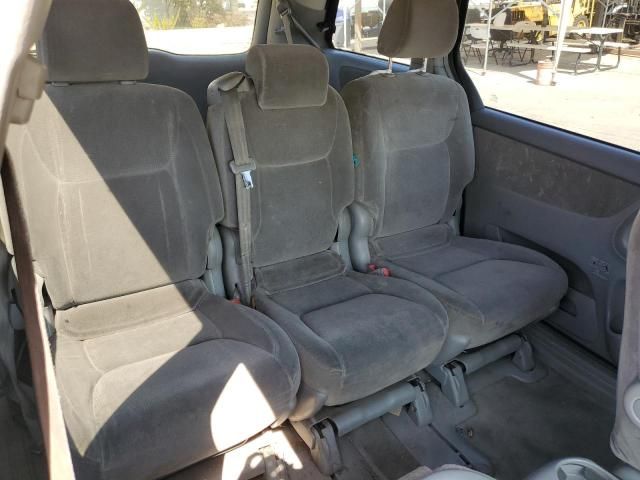 2004 Toyota Sienna CE