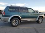 2004 Mitsubishi Montero Sport XLS