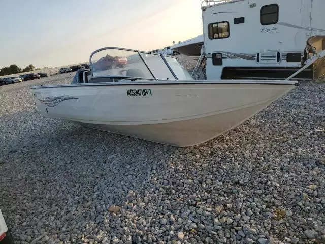 2009 Crestliner Boat