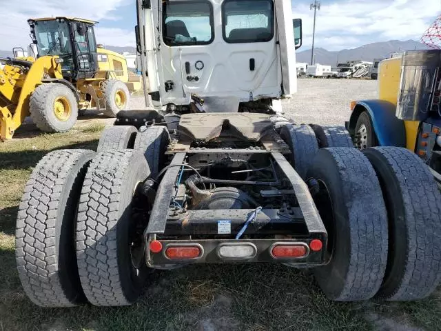 2021 Freightliner Cascadia 126