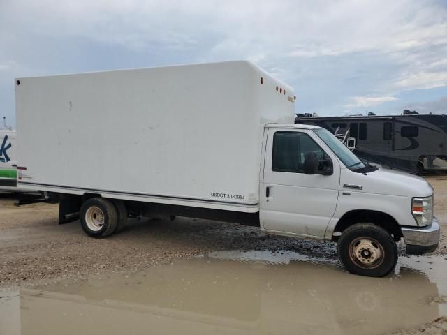 2014 Ford Econoline E350 Super Duty Cutaway Van