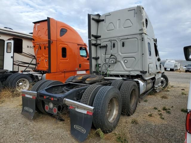 2021 Freightliner Cascadia 126