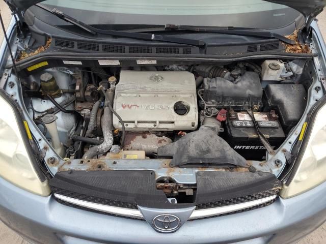 2004 Toyota Sienna XLE