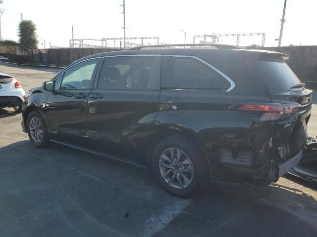 2021 Toyota Sienna LE