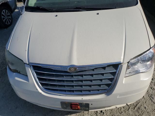 2009 Chrysler Town & Country LX