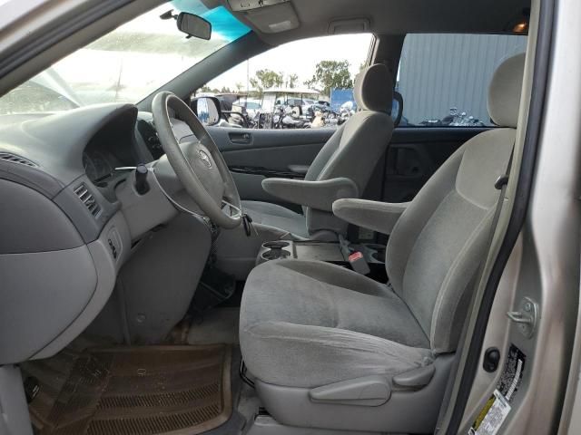 2005 Toyota Sienna CE