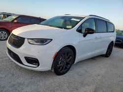 Carros dañados por inundaciones a la venta en subasta: 2024 Chrysler Pacifica Touring L