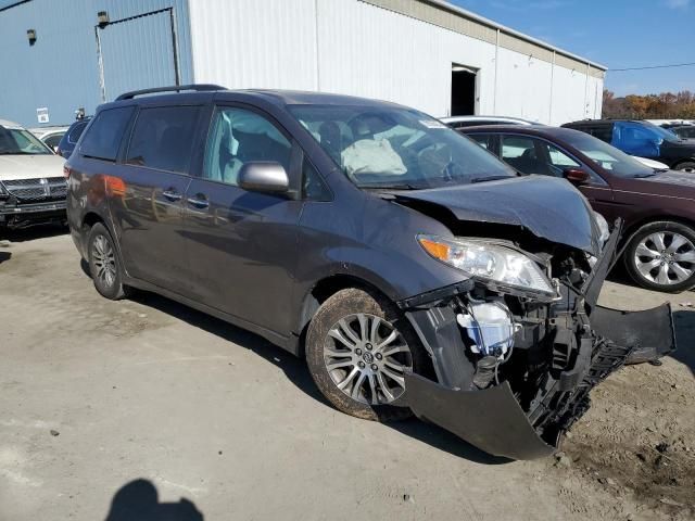 2019 Toyota Sienna XLE