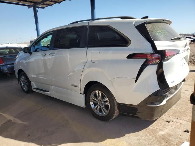 2022 Toyota Sienna XSE