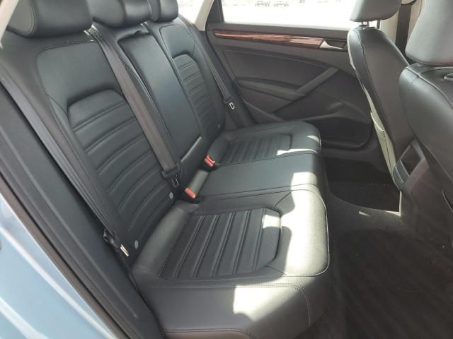 2012 Volkswagen Passat SEL