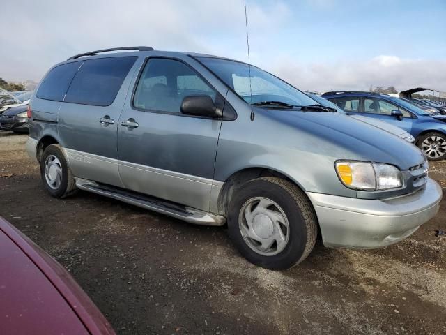 2000 Toyota Sienna LE