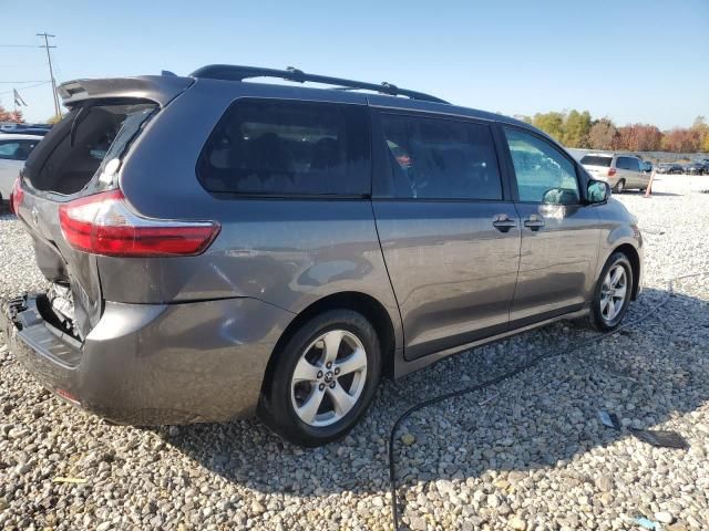 2018 Toyota Sienna LE