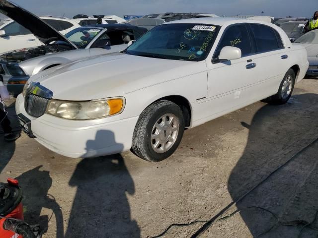 2001 Lincoln Town Car Signature