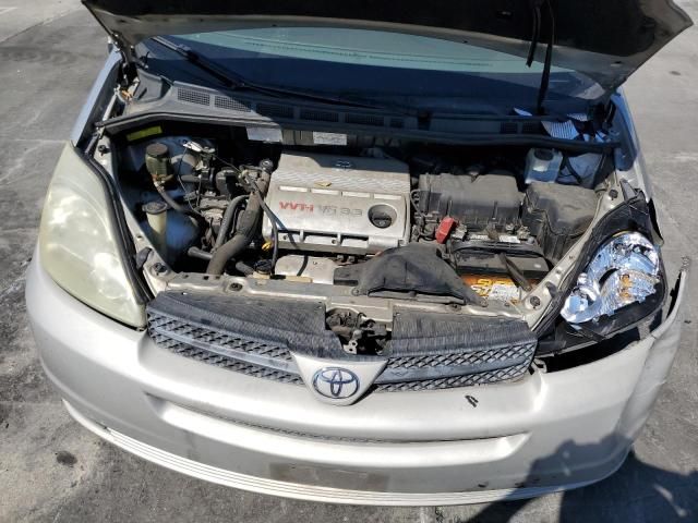 2004 Toyota Sienna CE