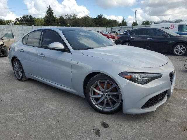 2022 Alfa Romeo Giulia Super