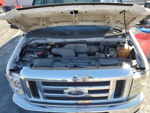 2009 Ford Econoline E450 Super Duty Cutaway Van