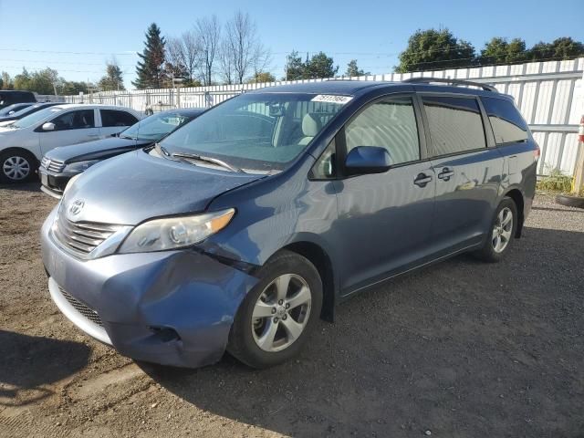 2013 Toyota Sienna LE