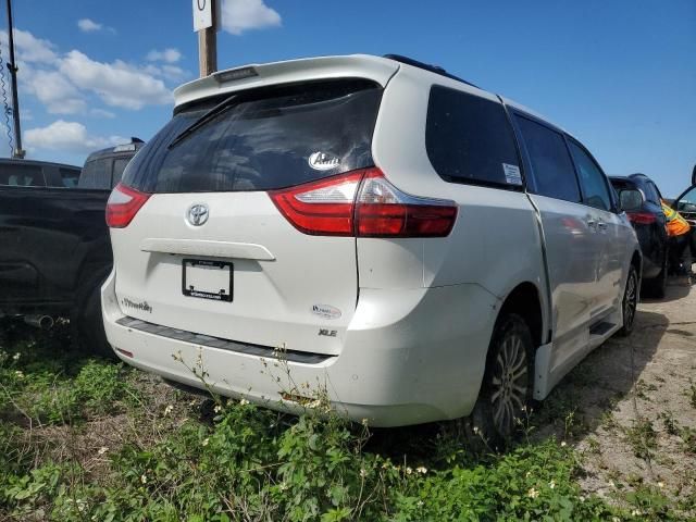 2019 Toyota Sienna XLE