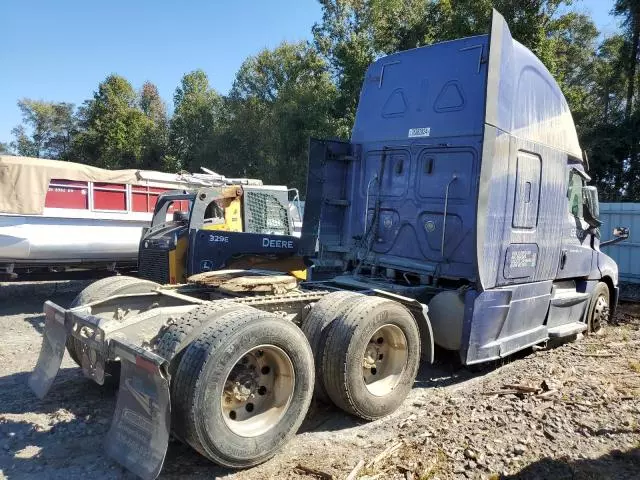 2020 Freightliner Cascadia 126