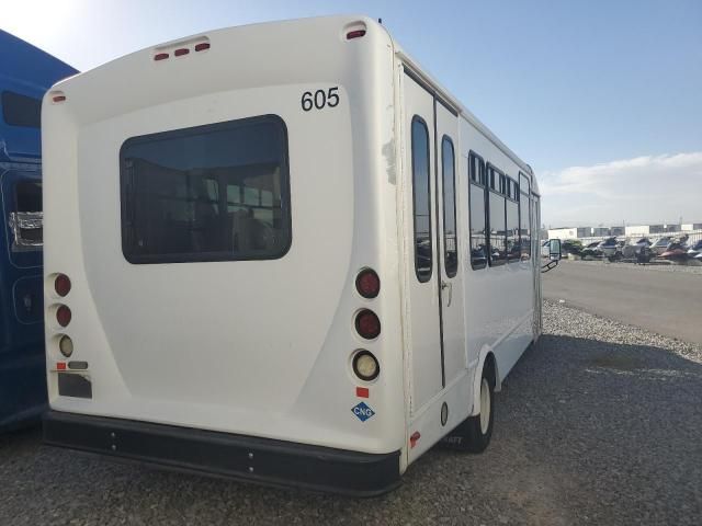 2016 Ford Econoline E450 Super Duty Cutaway Van