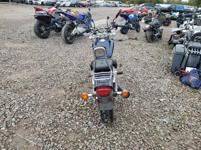 2003 Suzuki GZ250