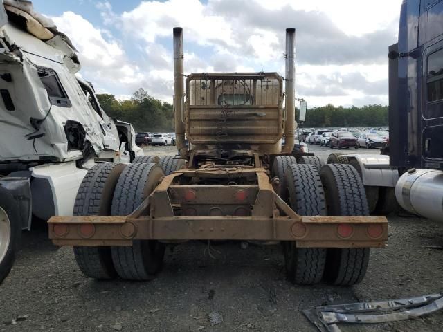 1996 Freightliner Conventional FLD120