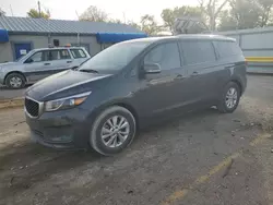 Vehiculos salvage en venta de Copart Wichita, KS: 2017 KIA Sedona LX