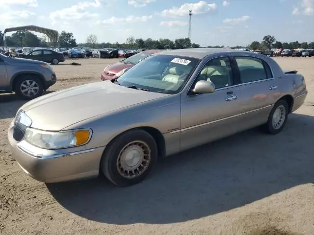 2002 Lincoln Town Car Executive