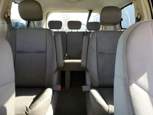 2009 Volkswagen Routan SE