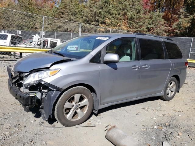 2018 Toyota Sienna LE