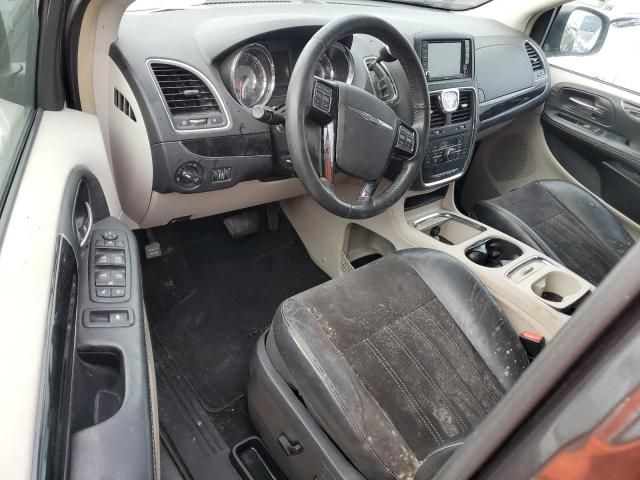 2014 Chrysler Town & Country Touring L