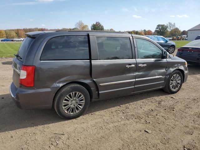 2016 Chrysler Town & Country Touring L