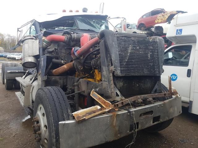 2000 Freightliner Conventional FLD120