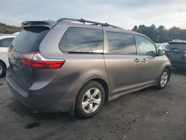 2018 Toyota Sienna LE