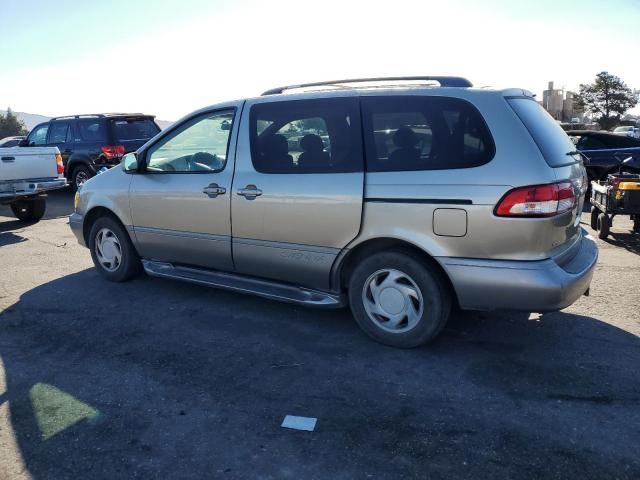 2001 Toyota Sienna LE