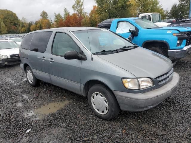 2000 Toyota Sienna CE