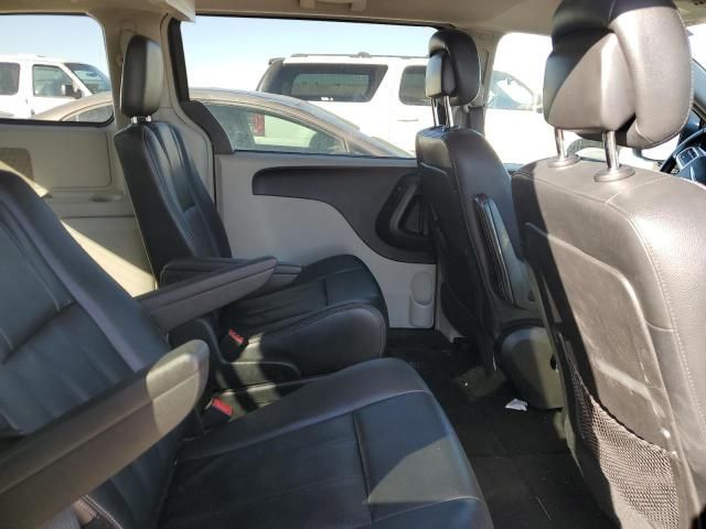 2016 Chrysler Town & Country LX