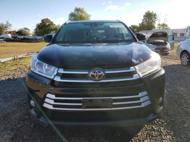 2017 Toyota Highlander SE