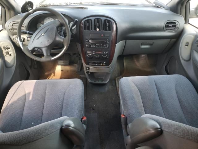 2004 Chrysler Town & Country LX