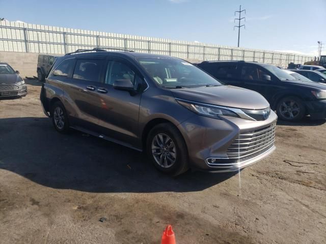 2022 Toyota Sienna XLE