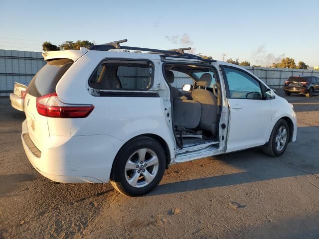 2018 Toyota Sienna LE